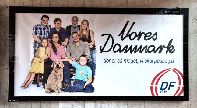 DF plakat på Solrød station